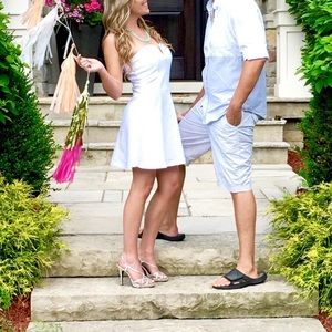 White strapless V dress
